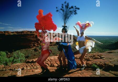 The Adventures of Priscilla, Queen of the Desert   Year : 1994 Australia  Director : Stephan Elliott  Terence Stamp, Hugo Weaving, Guy Pearce.  It is forbidden to reproduce the photograph out of context of the promotion of the film. It must be credited to the Film Company and/or the photographer assigned by or authorized by/allowed on the set by the Film Company. Restricted to Editorial Use. Photo12 does not grant publicity rights of the persons represented. Stock Photo