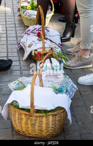 Cane baskets covered with embroidered napkins with Easter offerings of eggs and cakes to celebrate the Russian Orthodox Easter. Stock Photo