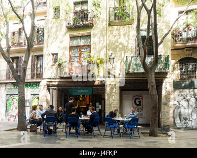 Al fresco dining and enjoying tapas a drink in Placa de Sant Agusti Vell, Barcelona, Spain. Stock Photo
