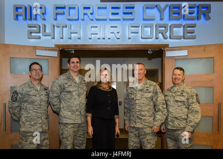 Secretary of the Air Force Deborah Lee James (center) poses with senior leaders from 24th and 25th Air Forces during a visit to Joint Base San Antonio-Lackland, Texas Jan 5. With James is Command Chief Master Sgt. Roger Towberman, 25th Air Force (left), Maj. Gen. B.J. Shwedo, 25th Air Force commander, Maj. Gen. Ed Wilson, 24th Air Force commander, and Command Chief Master Sgt. Brendan Criswell, 24th Air Force (right). (US Air Force photo by MSgt Luke Thelen) Stock Photo