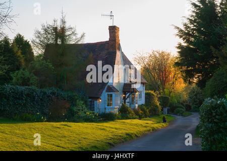 Pretty thatched cottage in Boat Lane, Welford on Avon, Warwickshire, England Stock Photo