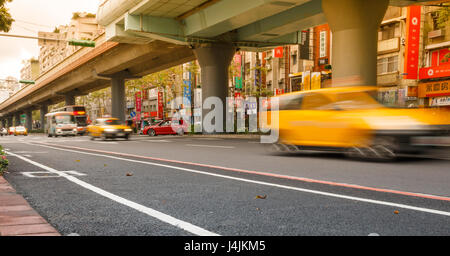 TAPEI CITY, TAIWAN: Traffic, mainly taxis, around noon at Fuxing South Road in Taipei City Stock Photo