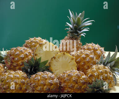 Pineapple, halves, close up collective foetus, foetus, tropical, nutrition, healthy, rich in vitamins, vitamins, pineapple fruits, fruits, pineapple comosus, tropical fruit, exotic, fruit, object photography, still life, studio Stock Photo
