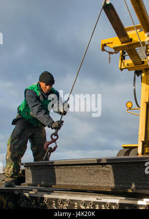 161217-N-ZO915-035  PACIFIC OCEAN (Dec. 17, 2016) Seaman Julian Lynn guides in a section of an aircraft catapult track after completing maintenance on USS John C. Stennis' (CVN 74) flight deck. John C. Stennis is underway to conduct routine training in the 3rd Fleet area of responsibility. (U.S. Navy photo by Petty Officer 2nd Class Jackson G. Brown/Released) Stock Photo