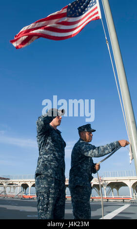 CHANGI NAVAL BASE, Singapore (Dec. 13, 2016) Vice Chief of Naval ...