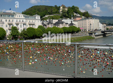 Padlocks on the footbridge 'Mozartsteg', Salzburg, Austria Stock Photo