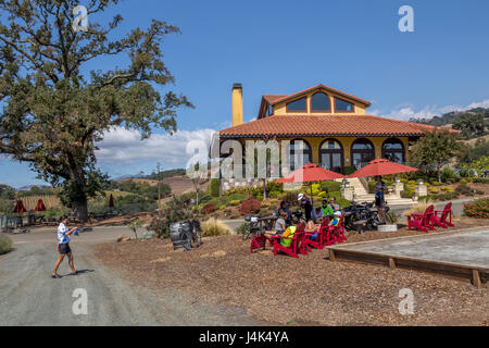 tourists, bicycle tour, wine tasting, wine tasting room, Hanna Winery and Vineyards, Healdsburg, Alexander Valley, Sonoma County, California Stock Photo