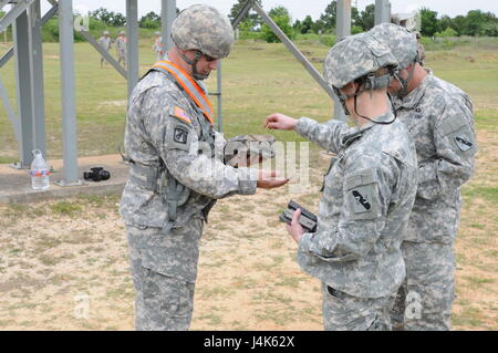 Soldiers from Headquarters Company, 75th Training Command, Army Reserve ...
