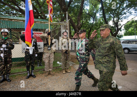 A Philippine and U.S. combined color guard greet Philippine Army Maj. Gen. Angelito De Leon, left, and Col. Laurence Mina during the opening ceremony of Balikatan 2017 at Fort Magsaysay in Santa Rosa, Nueva Ecija, May 8, 2017. De Leon is the commander of 7th Infantry Division and Mina is Deputy Assistant Chief of Staff for Training and Education Staff, Philippine Army. Balikatan is an annual U.S.-Philippine bilateral military exercise focused on a variety of missions including humanitarian and disaster relief, counterterrorism, and other combined military operations. (U.S. Marine Corps photo b Stock Photo