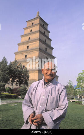 China, province of Shaanxi, Xian, big wild goose's pagoda, monk, half portrait Asia, Eastern Asia, town, tower, structure, building, wild goose's pagoda, Buddhist, 7-storied, 64 m high, art, culture, place of interest, man, boss, Buddhism, religion, faith, outside Stock Photo