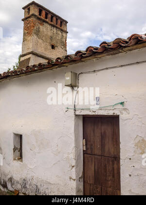 Chimenea antigua en la ruta de las chimeneas en Cañaveral, Cáceres, Extremadura, España. Stock Photo