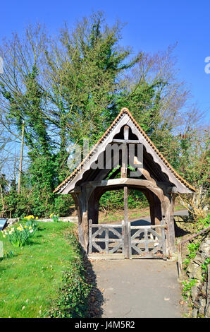 Boughton Monchelsea village, Kent, England. St Peter's Church yard - 16thC (or earlier) lychgate. Grade II listed building Stock Photo