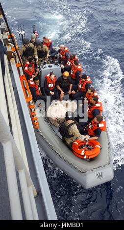 170218-N-OU367-001  ATLANTIC OCEAN (Feb. 18, 2017) –USS Vella Gulf (CG 72) lowers a small boat containing the Ship Control Team during a boarding exercise.  Vella Gulf is underway participating in Task Force Exercise (TFEX) 17-2) in preparation for an upcoming deployment.   (U.S. Navy Photo by Information Specialist 3rd Class Matthew Waurio. Released) Stock Photo