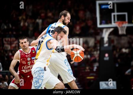 Assago, Italy. 12th May, 2017. Drake Diener (# 16 Betaland Capo dÕOrlando) drives to the basket during playoff game one quarter of final of italian basketball league LegaBasket A between EA7 Emporio Armani Milan vs Betaland Capo d'Orlando at Mediolanum Forum. Credit: Roberto Finizio/Pacific Press/Alamy Live News Stock Photo