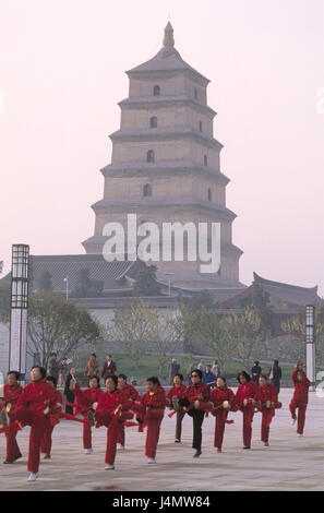 China, province of Shaanxi, Xian, big wild goose's pagoda, forecourt, people, Tai Chi Asien, Eastern Asia, town, tower, structure, building, wild goose's pagoda, Buddhist, 7-storied, 64 m high, Buddhism, religion, faith, art, culture, place of interest, shadow boxer, leisure time, hobby, Tai Ji, Tai-Chi, meditation, motion practise, détente, practise, coordination, harmonisation, motion meditation, meditation technology, fight art, meditative, shadow speakers Stock Photo