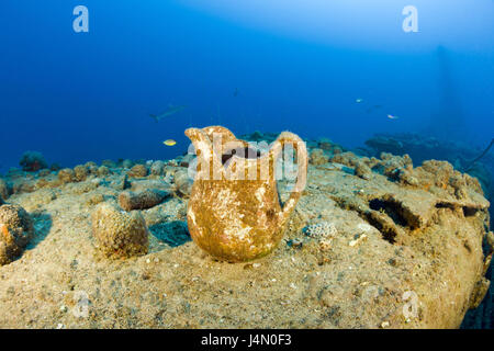 Submarine wreck, USS-Apogon, artefacts, jug, seabed, Stock Photo