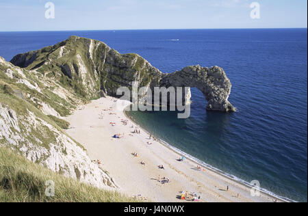 Great Britain, England, Dorset, Durdle Door Beach, tourist, bile bow Durdle Door, the Atlantic, coastal region, coast, bile coast, steep coast, rock, bile bow, beach, person, bathers, solar bath, the suns, rest, détente, take it easy, vacation, leisure time, destination, tourism, UNESCO-world cultural heritage, Stock Photo