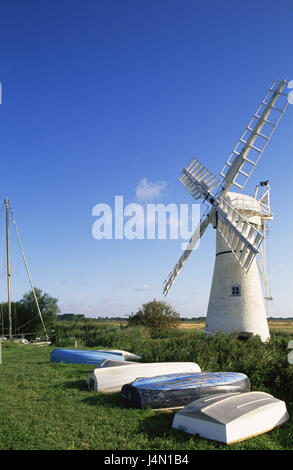 Great Britain, Norfolk, River Thurne, riverside, windmill, oar boots, England, river scenery, scenery, mill, structure, place of interest, river, waters, boats, invest, destination, tourism, Stock Photo