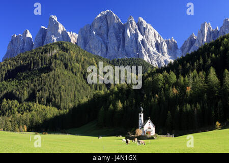 Italy, South Tirol, Villnößtal, the Dolomites, Ranui, church piece Johann, Geisler group, Stock Photo