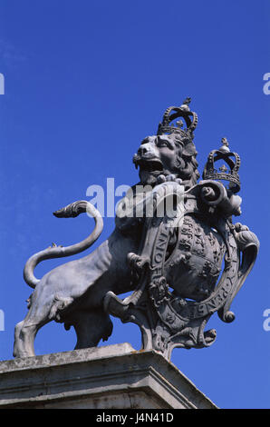 Great Britain, England, London, Hampton Court Palace, lion's statue, Stock Photo