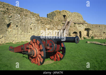 Great Britain, England, Sussex, Pevensey Castle, castle ruin, meadow, cannon, Stock Photo