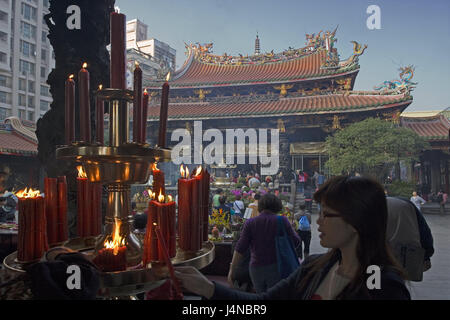 Taiwan, Taipeh, Longshan temple, believers, no model release, Asia, Eastern Asia, town, capital, building, temple building, architecture, faith, religion, Buddhism, person, outside, skyers, sacrificial skyers, Stock Photo