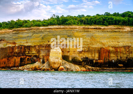 Rock face at Pictured Rocks National Lakeshore on Upper Peninsula, Michigan Stock Photo