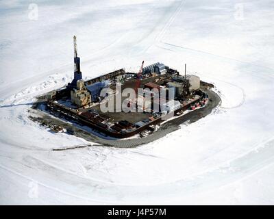 Northstar Island in the Beaufort Sea. A 5-acre man-made artificial island built of gravel six miles off the Alaska coastline by Northstar Oil for the purpose of drilling for oil in the arctic seabed 12,500 feet below. Built during the winter months of 2000, it has been in operation since 2001. Because of sea ice a standard oil platform was not possible Stock Photo