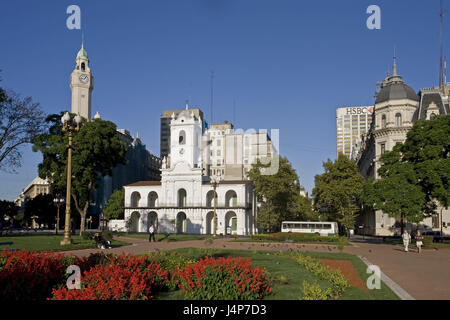 Argentina, Buenos Aires, plaza de Mayo, Cabildo, passers-by, Stock Photo