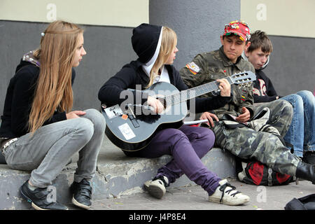 Lithuania, Vilnius, Old Town, step, young persons, guitar, Stock Photo
