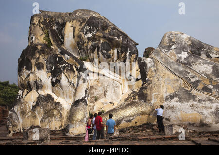 Thailand, Ayutthaya, Ayutthaya Historical park, Wat Lokaya Sutha, Buddha's statue, lying, tourists, Stock Photo