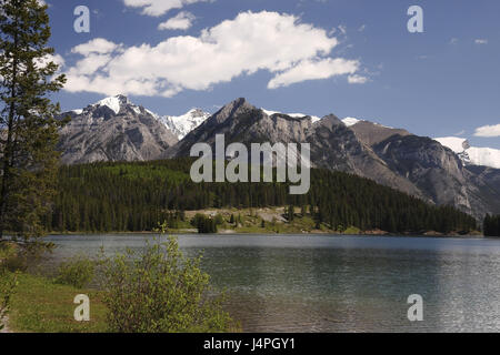 Canada, Alberta, Rocky Mountains, Banff Nationwide park, brine Minnewanka, Stock Photo