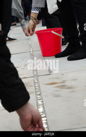 Hull, Yorkshire, UK. 13th May, 2017. Hull join together to lay their £1 coins down along the former church wall boundary at the Holy Trinity to raise funds for the Hull Minsters new audio visual system inside the church Credit: Paul Saripo/Alamy Live News Stock Photo