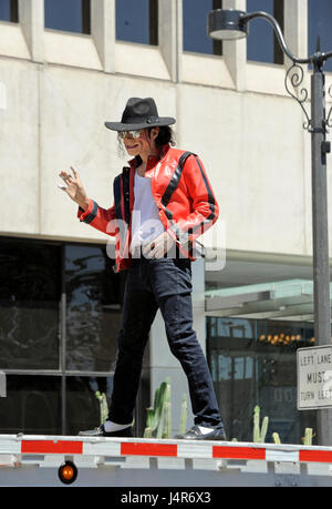 Las Vegas, Nevada, May 13, 2017 - A Michael Jackson impersonator wows the crowd at the Helldorado Days Parade held on Saturday, May 13, 2017 in Downtown Las Vegas. Photo: Ken Howard/Alamy Live News