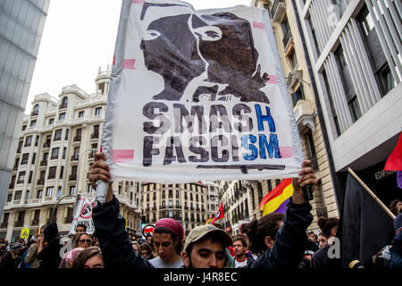 Madrid, Spain. 13th May, 2017. Left wing protesters during a demonstration against far right group 'Hogar Social' and their new occupied building in Madrid, Spain. Credit: Marcos del Mazo/Alamy Live News Stock Photo
