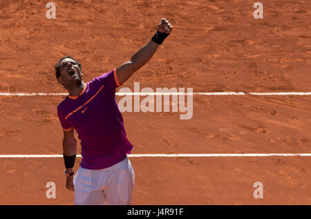 Madrid, Spain. 13th May, 2017. Rafael Nadal of Spain celebrates after the men's singles semifinal match against Novac Djokovic of Serbia at the Mutua Madrid Open in Madrid, Spain, May 13, 2017. Rafael Nadal 2-0. Credit: Eduardo Dieguez/Xinhua/Alamy Live News Stock Photo
