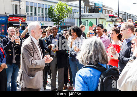 London, UK. 14th May, 2017. Labour Leader Jeremy Corbyn speaking to party members and members of the public in his constituency of North Islington, 14th May 2017. Credit: Michael Heath/Alamy Live News Stock Photo