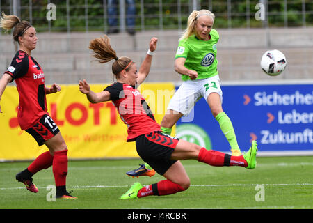 Freiburg, Germany. 14th May, 2017. Wolfsburg's Pernille Harder (r) and Freiburg's Sandra Starke (l) and Klara Buehl in action during the German Women's Bundesliga soccer match between SC Freiburg and VfL Wolfsburg at the Moeslestadion in Freiburg, Germany, 14 May 2017. Photo: Felix Kästle/dpa/Alamy Live News Stock Photo