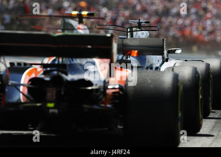 Barcelona, Spain. 14th May, 2017. Motorsports: FIA Formula One World Championship 2017, Grand Prix of Spain, #44 Lewis Hamilton (GBR, Mercedes AMG Petronas F1 Team), #2 Stoffel Vandoorne (BEL, McLaren Honda), 14.05.2017. | usage worldwide Credit: dpa/Alamy Live News Stock Photo