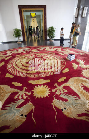 Vietnam, Ho Chi Minh Stadt, reunion palace, carpet with the dragon's motif, visitor, no model release, Stock Photo