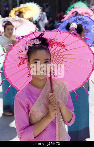 Thailand, Chiang May, Chiang May Flower Festival, woman, young, made up, floral decoration, display screen, half portrait, no model release,