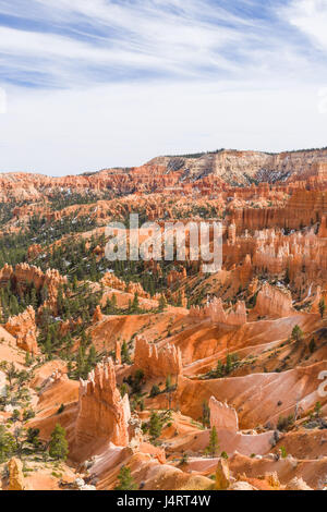 Bryce Canyon National Park on a sunny and snowy day in April Stock ...