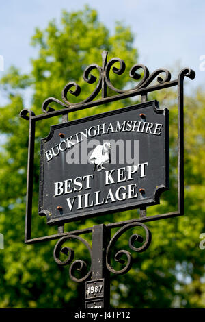 'Buckinghamshire Best Kept Village' sign, High Street, Marlow ...