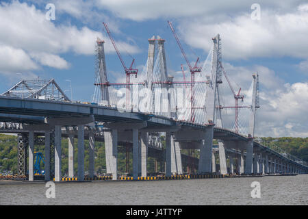 Tower cranes work to complete the cable towers on New Tappan Zee Bridge over the Hudson River between Westchester and Rockland counties. Stock Photo