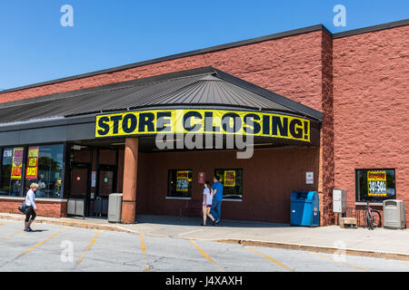 Horizontal Close Up Shot Of Store Closing Sign On A Retail Mall Business III Stock Photo