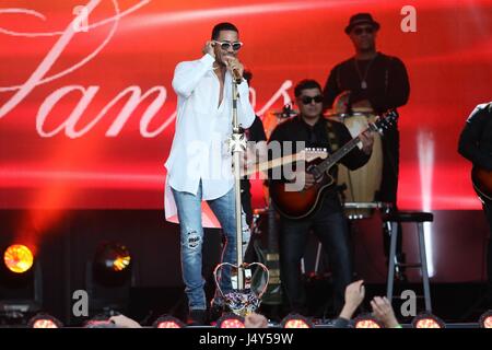 Romeo Santos seen performing on Jimmy Kimmel Live!  Featuring: Romeo Santos Where: Los Angeles, California, United States When: 13 Apr 2017 Credit: Michael Wright/WENN.com Stock Photo