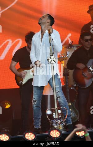 Romeo Santos seen performing on Jimmy Kimmel Live!  Featuring: Romeo Santos Where: Los Angeles, California, United States When: 13 Apr 2017 Credit: Michael Wright/WENN.com Stock Photo