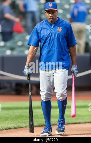 Miller Park. 13th May, 2017. New York Mets center fielder Curtis Granderson #3 before the the Major League Baseball game between the Milwaukee Brewers and the New York Mets at Miller Park. Credit: csm/Alamy Live News Stock Photo