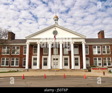Oxford, New York, USA. May 12, 2017. View of the front entrance to the Oxford Acadamy and Middle School in the small rural town of Oxford, New York in Stock Photo