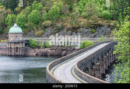 Garreg Ddu Dam and the Pump House Elan Valley Mid Wales Stock Photo